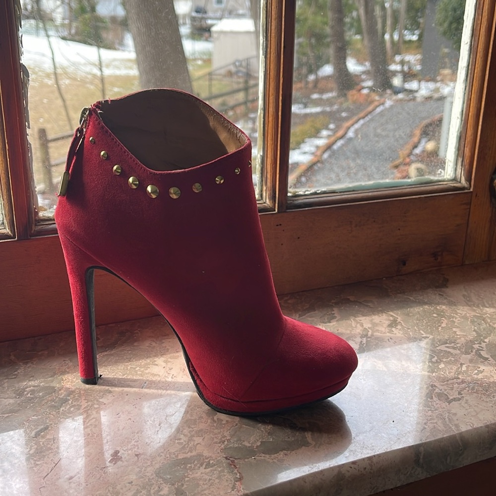 MOSSIMO RED HOT STILETTO BOOTIES SZ 8
